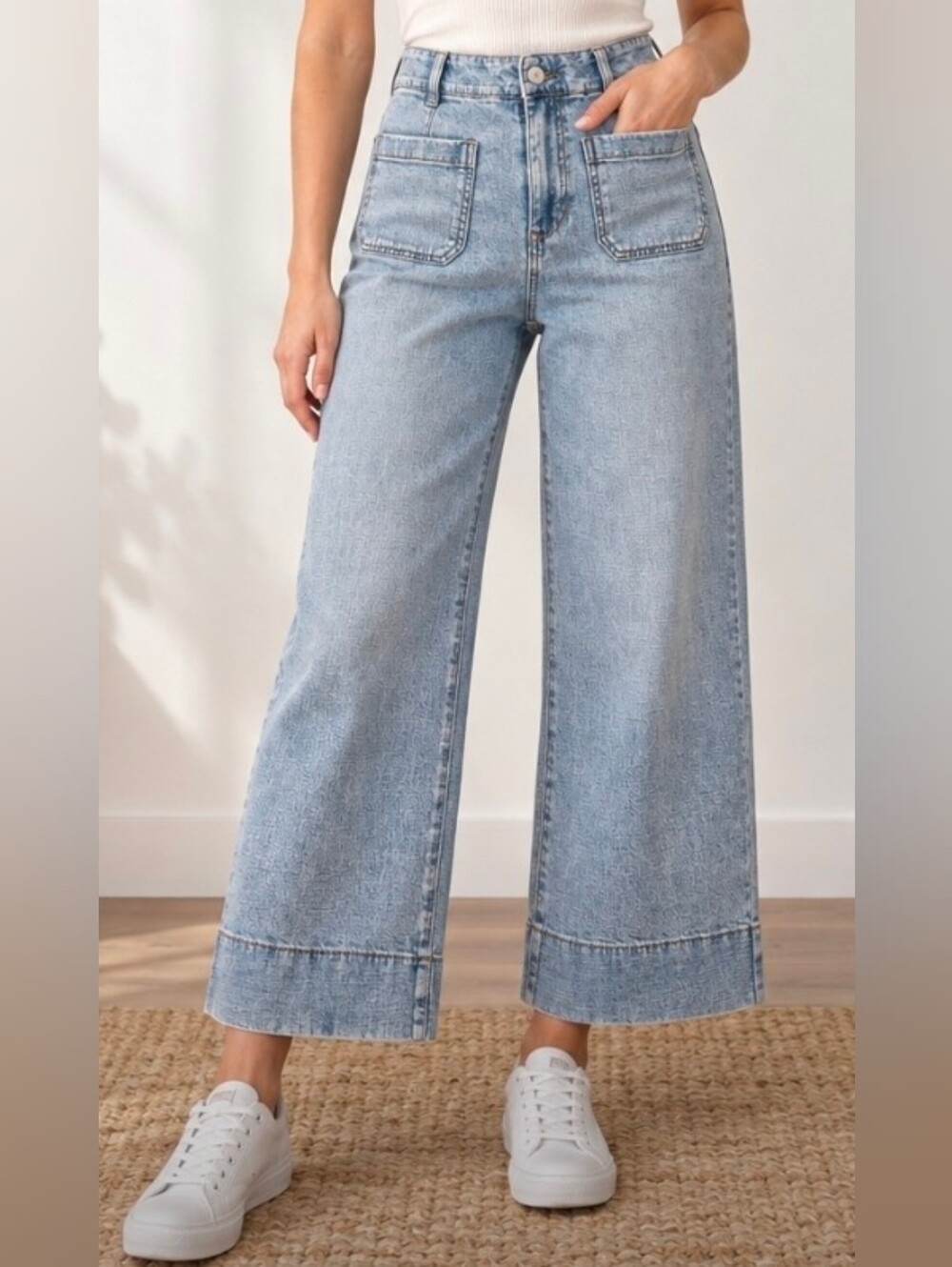 LC Lauren Conrad Size 2 Light Wash Wide Leg Jeans Patch Pocket High Rise